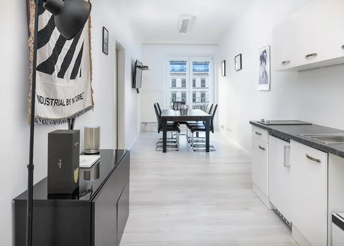 *opera Luxury Apartment* 2br